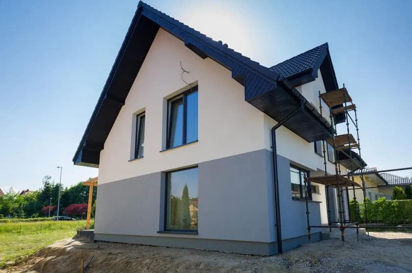 Ile kosztuje elewacja zewnętrzna domu? Sprawdź, co wpływa na ceny