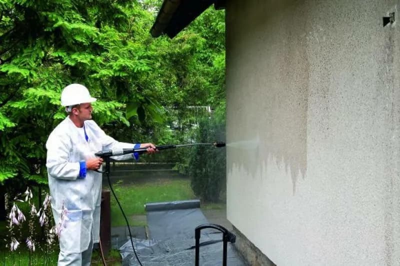 Skuteczne metody na umycie elewacji z sadzy bez uszkodzeń