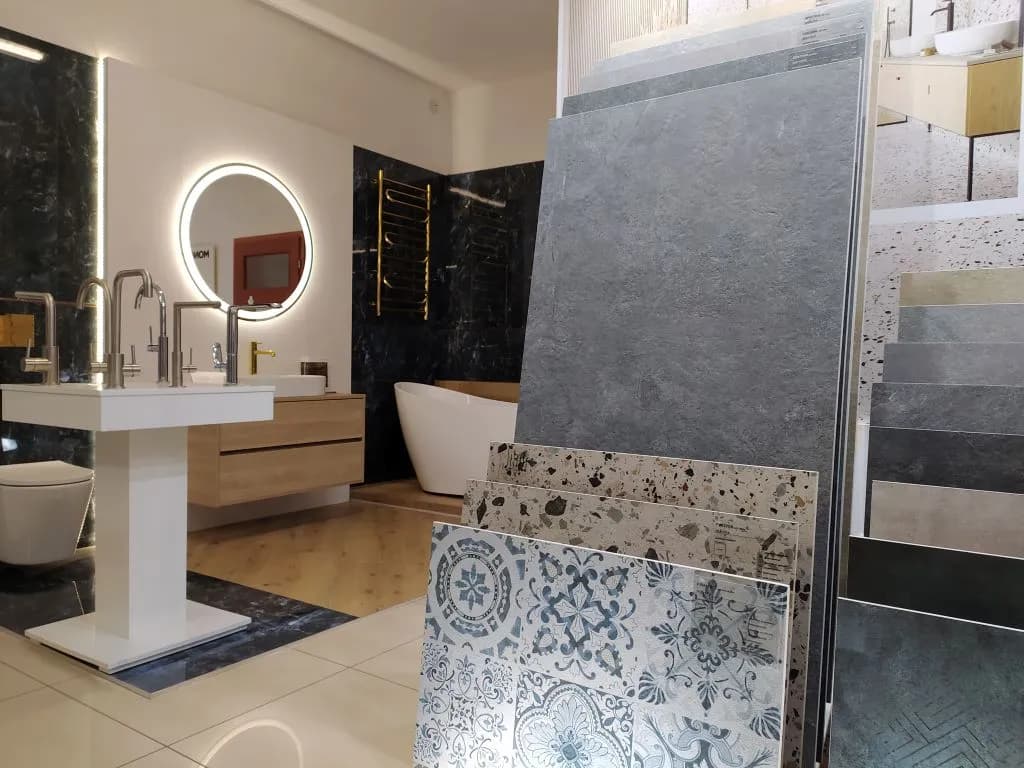 Jak odnowić łazienkę nie wymieniając kafelków i zaoszczędzić pieniądze